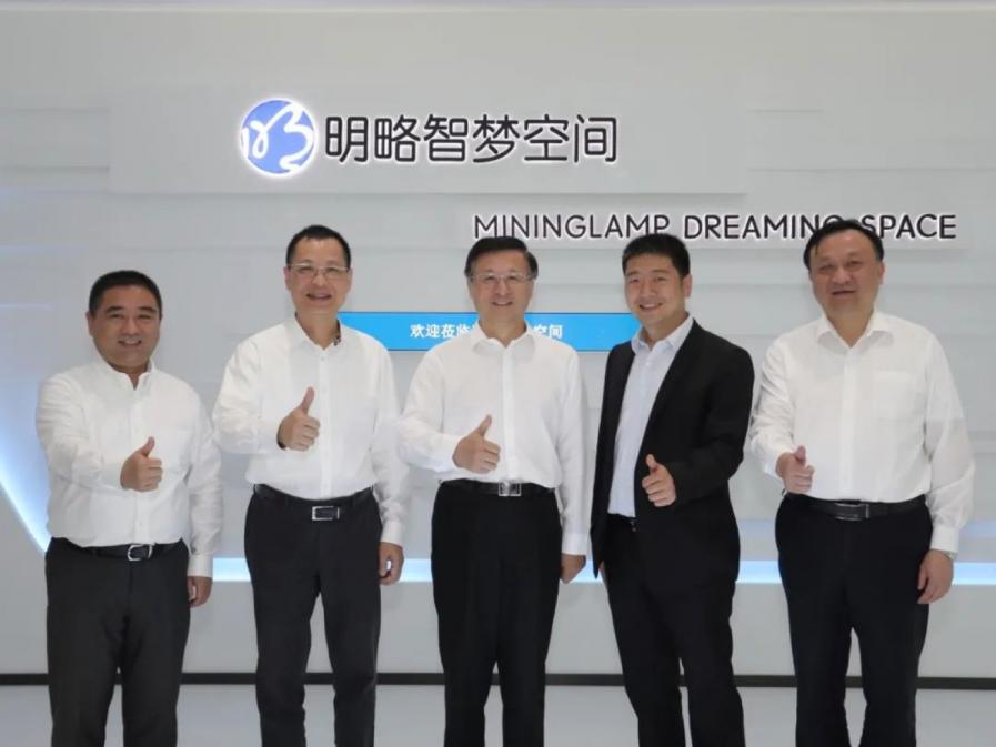 上海市委常委、常務副市長陳寅一行走訪調(diào)研明略科技